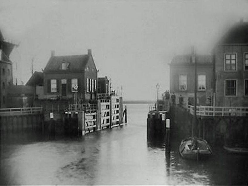 Buitensluis van de Lingehaven, Gorinchem, 1887