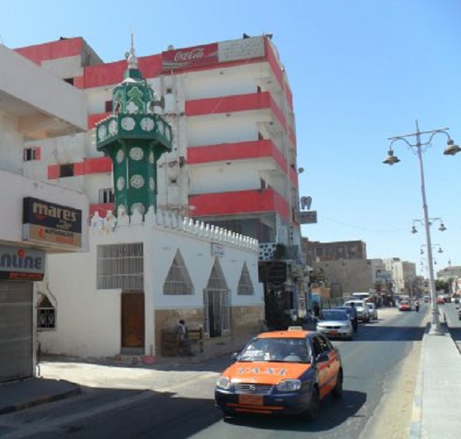 Het moskeetje in de straat achter de haven