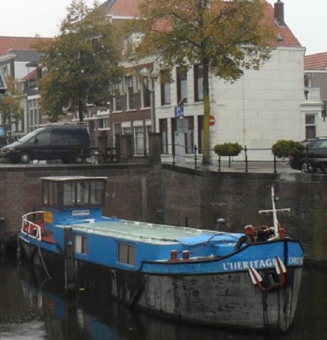 Mooi motorscheepje in de zuidelijke kom van de Lingehaven