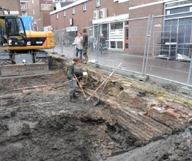 De opgraving op deplek van het BlueBandhuis, 4e dag