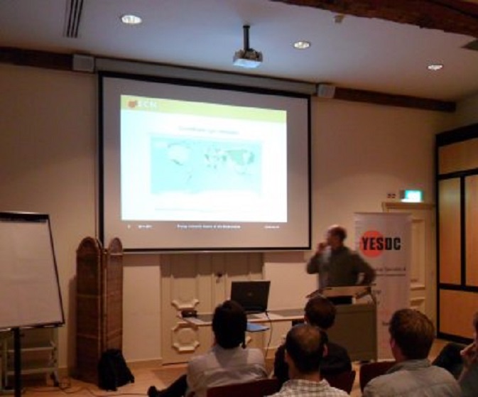 Bart Verheggen tijdens zijn voordracht in de Kanunikkenzaal van het Academiegebouw in Utrecht