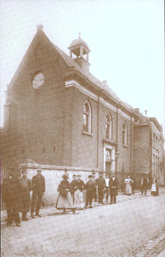 Foto uit eind 19e eeuw van de synagoge in de Kwekelstraat