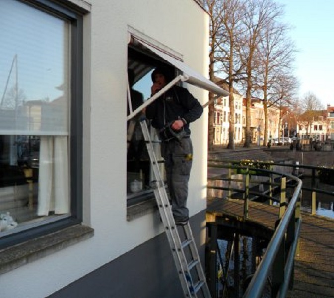 Plaatsing van het eerste uitvalzonnescherm