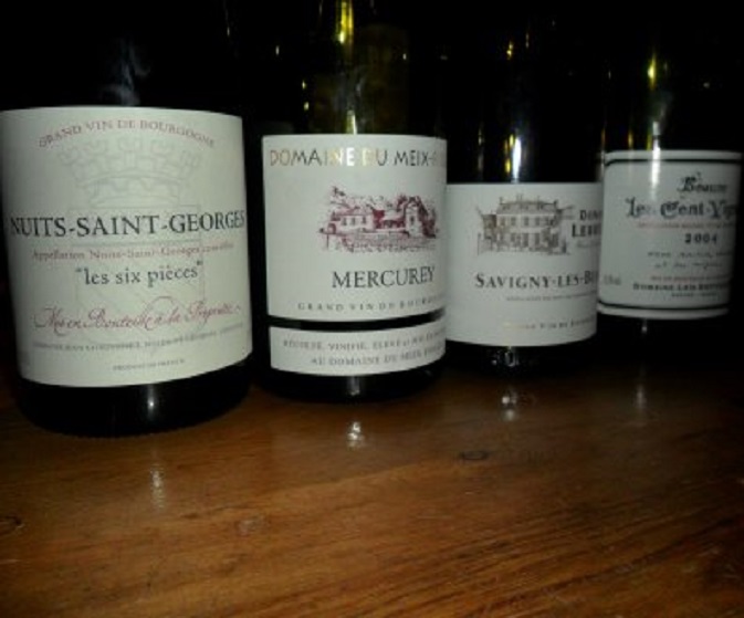 Rijtje bourgognes op de proeftafel van Wijnhuis Heukelum