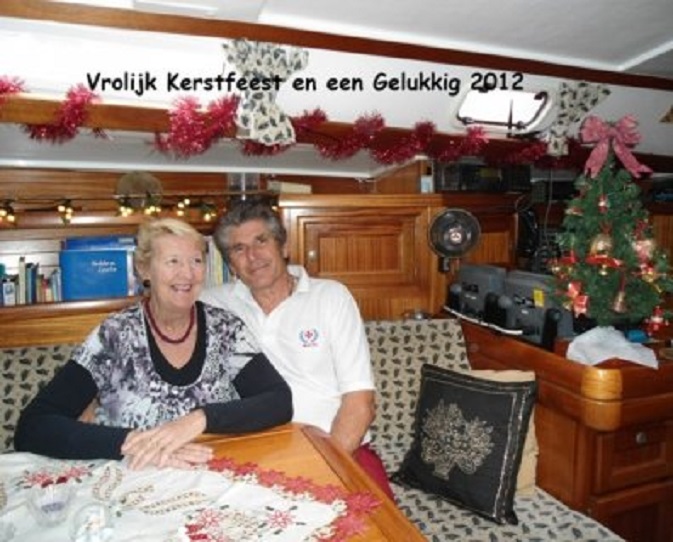 Kerstkaart van Jaap & Diana, aan boord van hun Kiara in de Marina van Ayíos Nikoláos op Kreta
