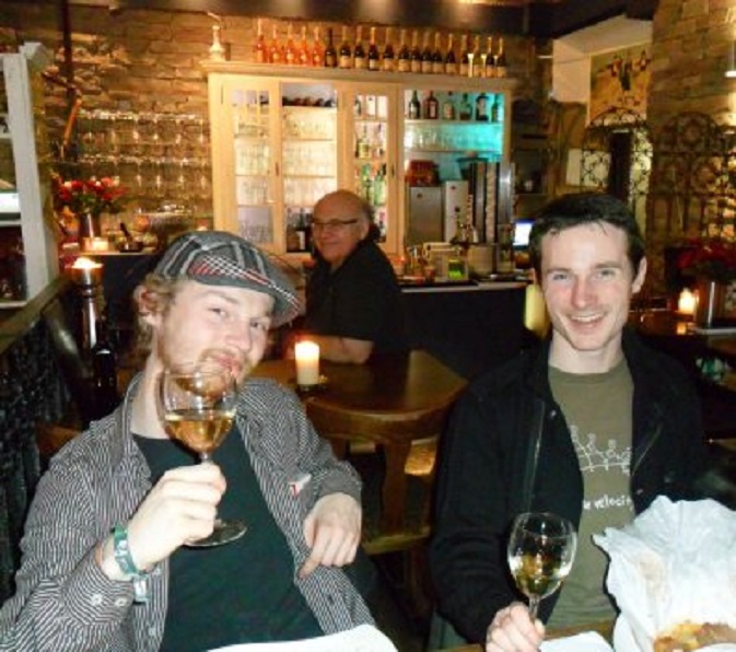 Met Rommert (r) en Bas in Grieks restaurant