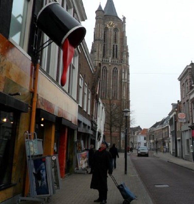 Reclame op de gevel van de verfwinkel van Kreukniet in de Kruisstraat, tegenover Boekhandel Cursief