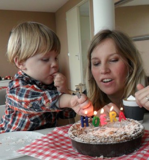 Mijn kleinzoon Thijs en zijn moeder Floor