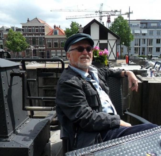 In de zon op het terras van de Derde Waterkering West