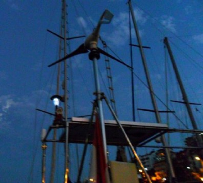 Zie: het bakboordkabouterlampje brandt