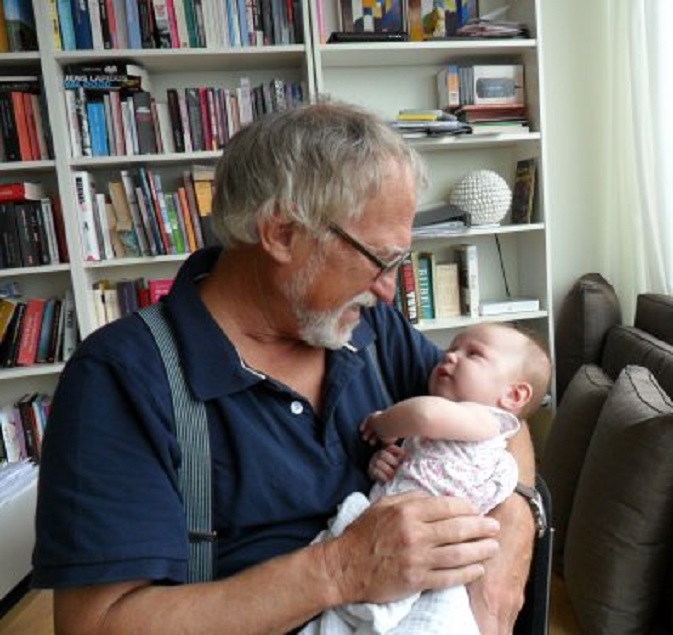 Opa met baby Lisa, 2,5 maand oud en verkouden