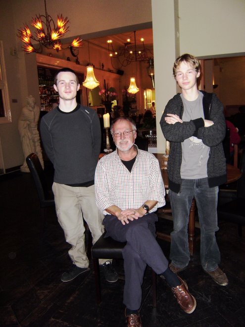 Met mijn zonen Rommert (l) en Bas in Restaurant Timeless, Gorcum