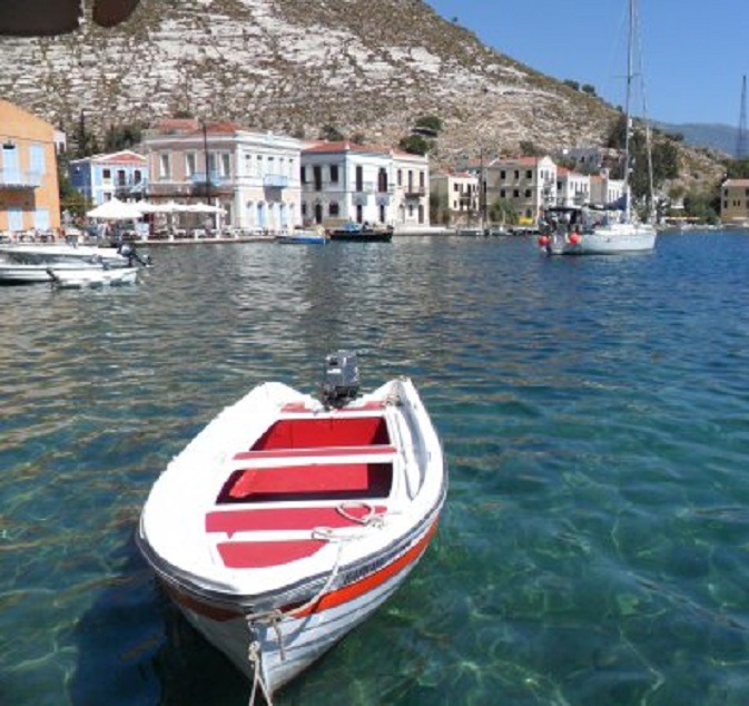 Kastellorizo. Rechts ligt Dulce voor anker.