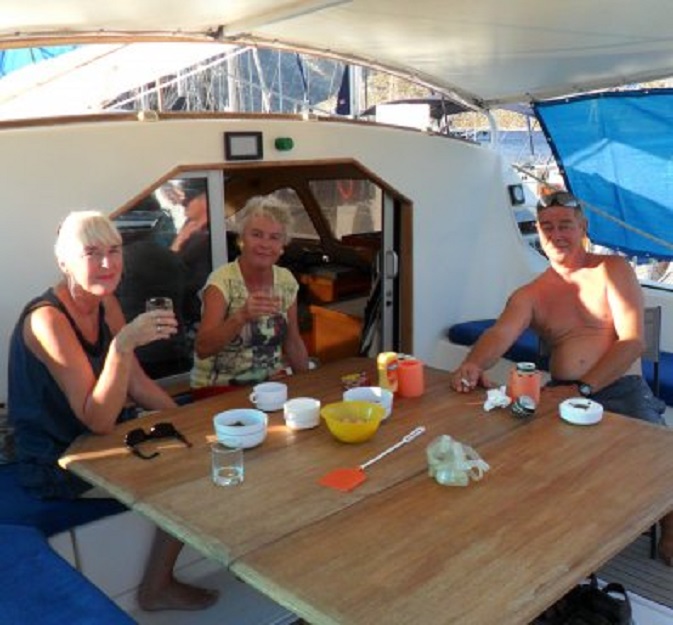 Terug in Bozuk Bükü. Borrel op de Anégada