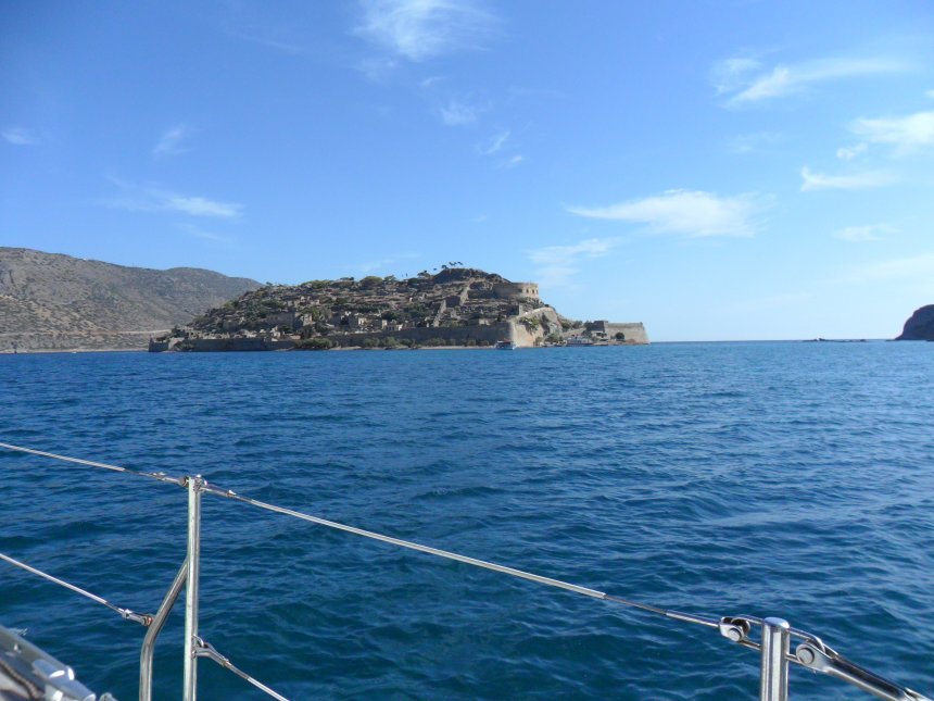Langs Spinalonga op weg naar Ayíos Nikoláos