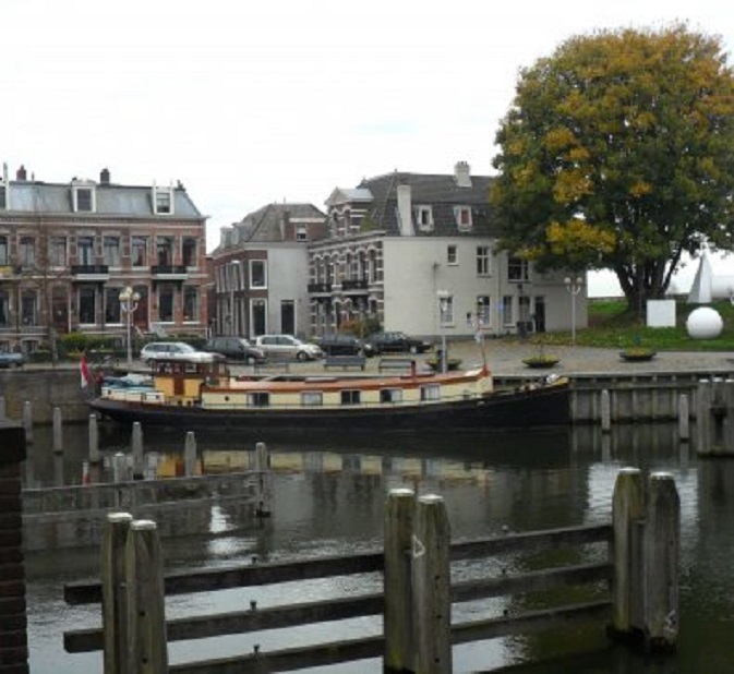Woonaak in de haven aan de overkant van ons huis