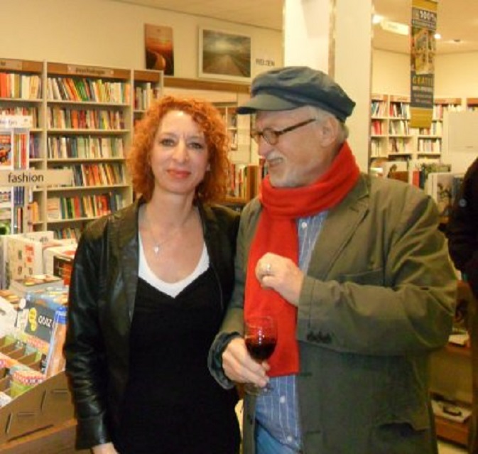 Op de foto met schrijfster Melissa Skaye