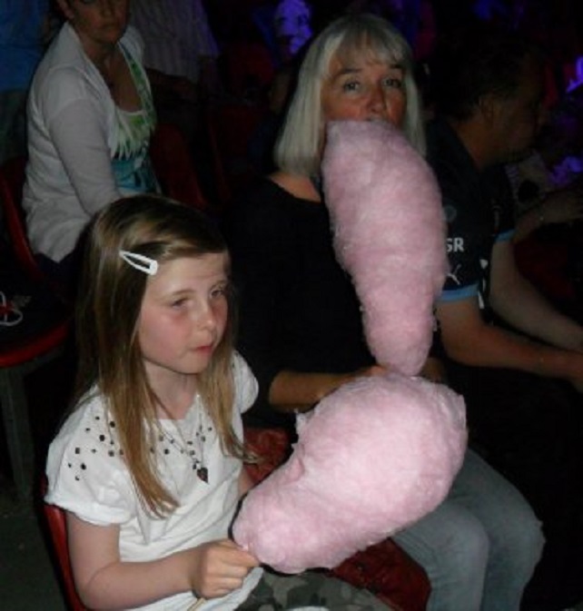 Suikerspinnen in het Circus Herman Renz