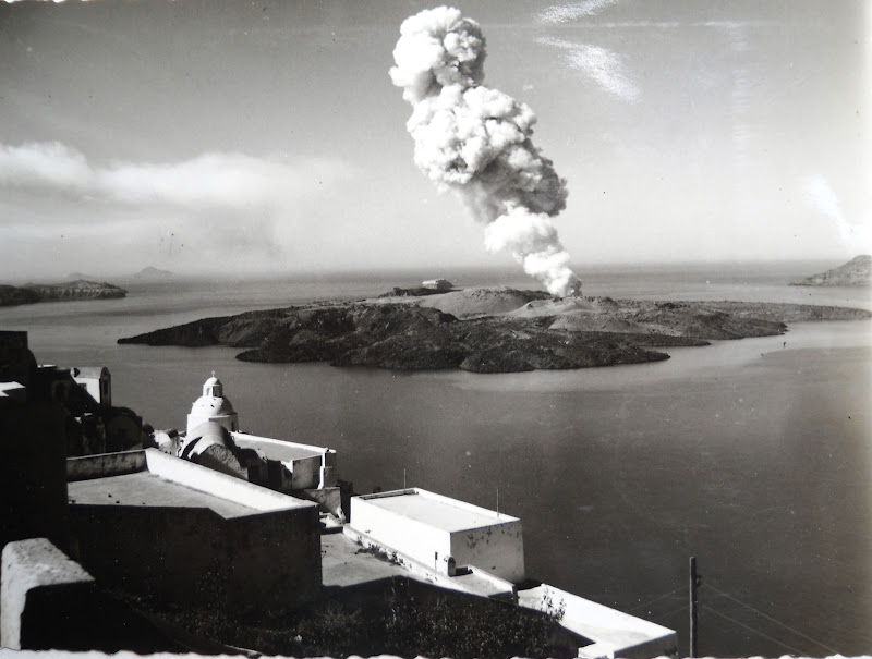 Eruptie van de vulkaan van Santorini, ergens in de eerste helft van de vorige eeuw