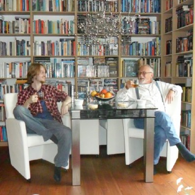 In een vermakelijk debat met Bas in de woonkamer