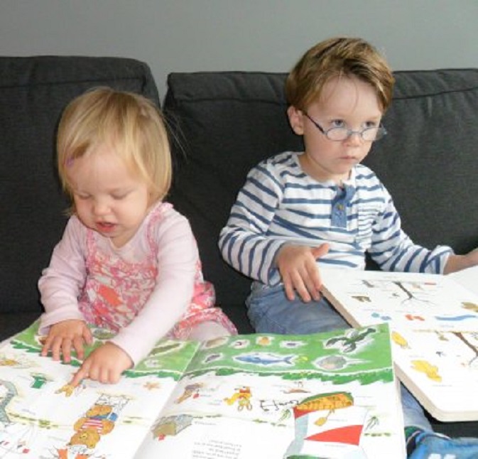 Lisa en Thijs. In elk geval liefhebbers van boeken. Je krijgt de indruk dat Thijs over het gelezene nadenkt