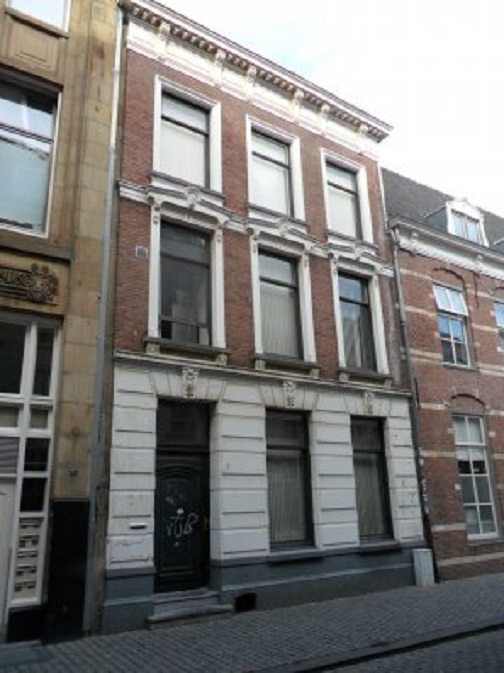 Breda. Het pand van de voormalige Boekhandel Tinga in de Catharinastraat