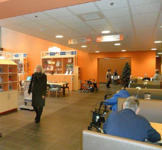 In de nieuwe entreehal van het Beatrixziekenhuis