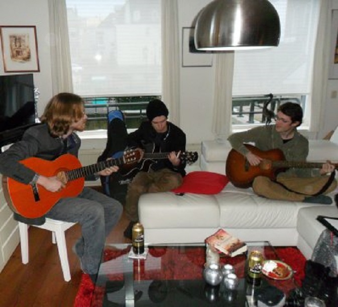 De drie gitaristen, vlnr. Bas, Jordin en Rommert