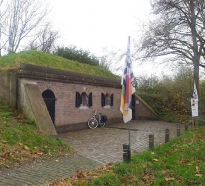 Een van de twee kruitmagazijnen op het Dalembolwerk.