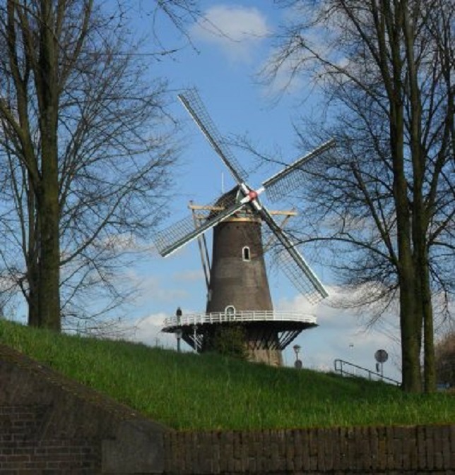 Molen Nooit Volmaakt vanmiddag bij het Paardenwater