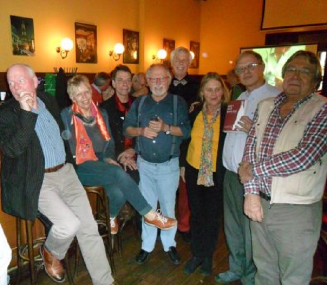 De reünie dan de Angola-gangers. Vlnr. Jan Stam, Alie Abbink, Joop van Wijk, ik, Jarl, (-), Wim Mostert, Henk Eggens