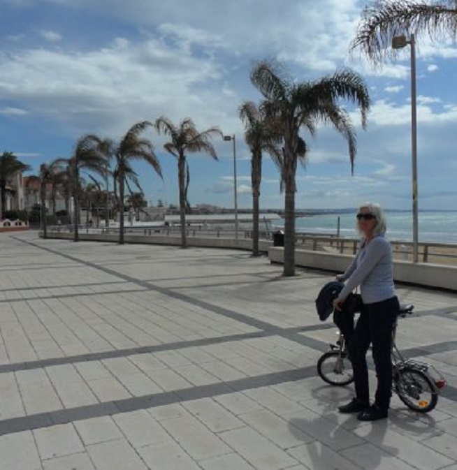 Op de verlaten boulevard van Marina di Ragusa