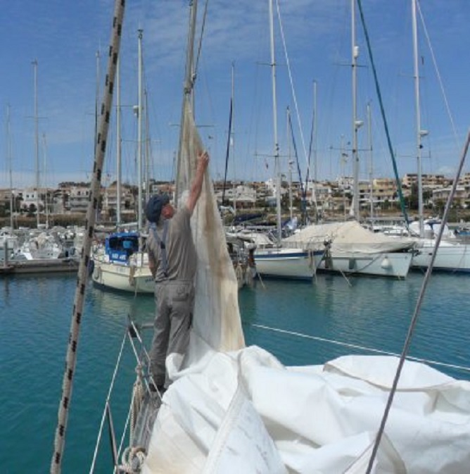 Vandaag zetten we de genua op het rolvoorstag