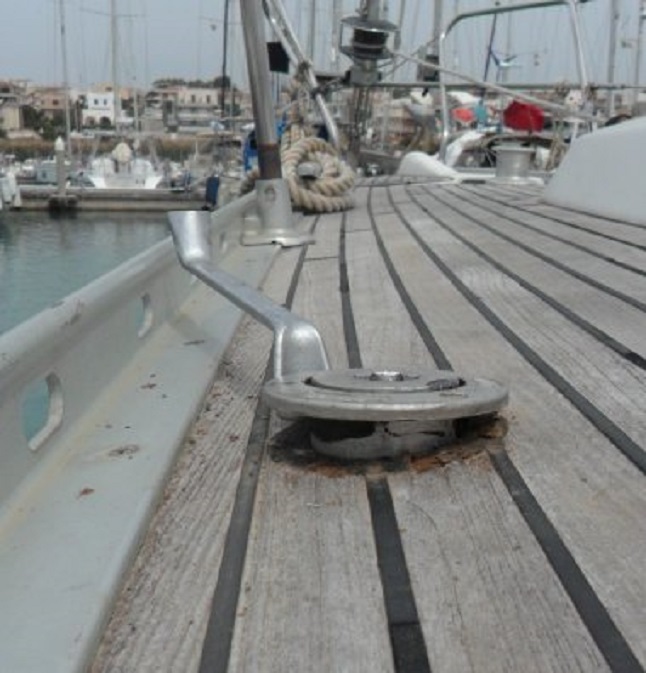 De vulopening van de watertank op het voordek krijg ik er niet verder uit