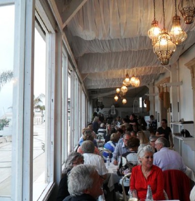 Restaurant Quattro Quarti zat gisteravond vol zeilers