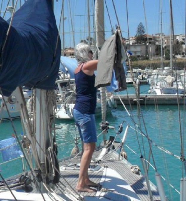 Ans hangt de laatste was op.