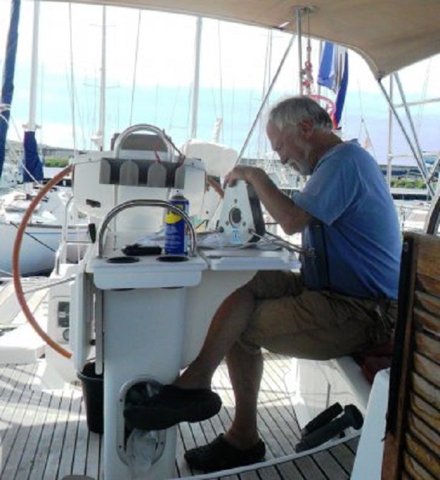 Op de kuiptafel neem ik de Walder giekremmer onder handen