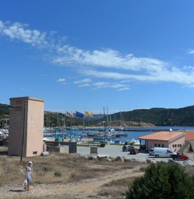Zicht op de marina van Porto Teulada (foto van een paar dagen geleden)