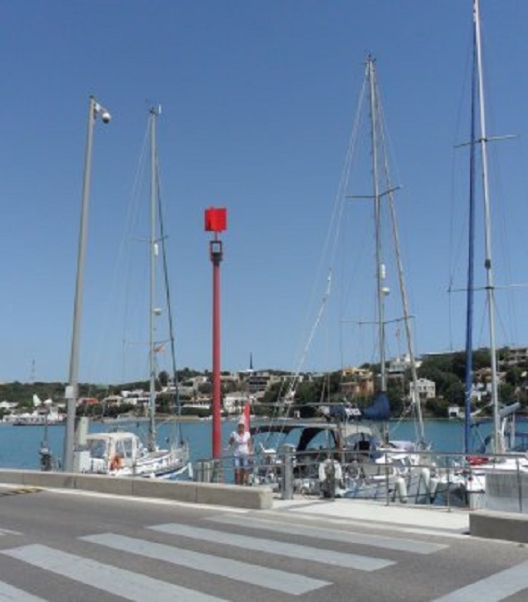 Aan de stadskade in Mahón, foto vanaf het terras van 'Wepi'