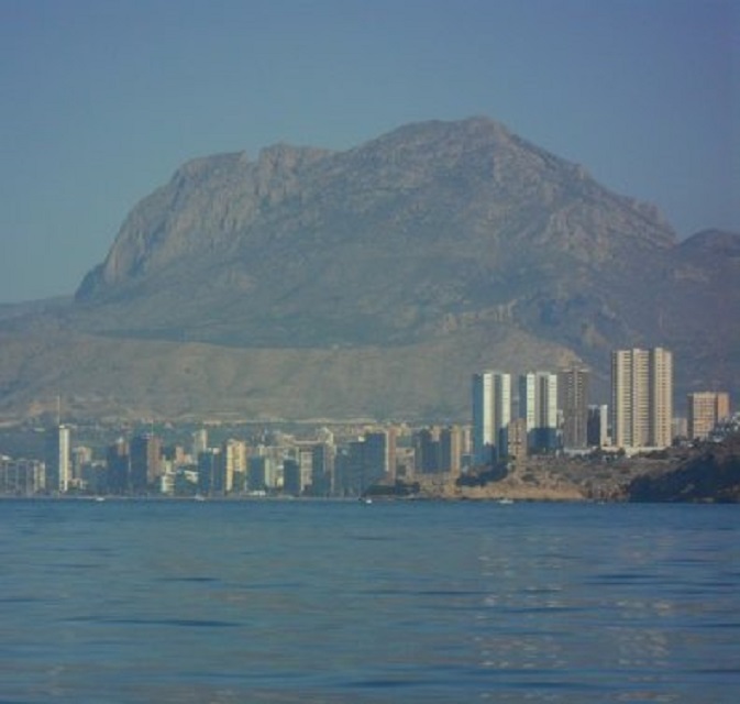 We passeren Benidorm op weg naar Santa Pola