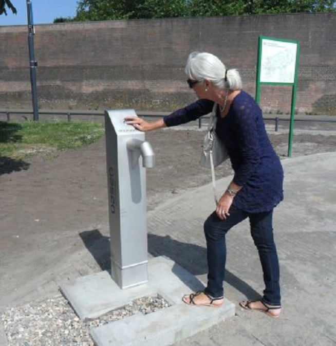 Nieuwe kraan met drinkwater op Buiten de Waterpoort