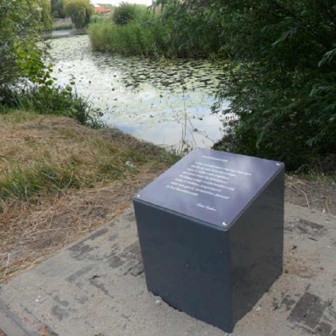 Poëzieroute. gedicht van Chris Keuken aan het Paardenwater