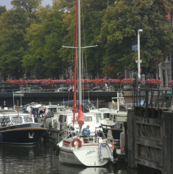 Friendship 33 'Dolphin Dance' in de Lingehaven