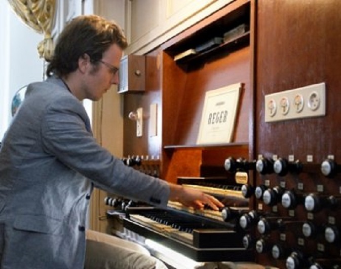 Gerben Budding speelt op het Bätz-Witte orgel in de Grote Kerk