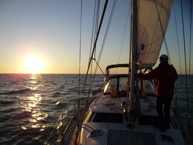 Vlak voor zonsondergang bereiken we de haven van Chipiona