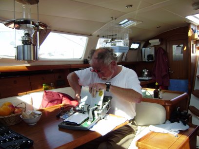 De decompositie van de Raymarine RL70C.Uren werk levert niks op