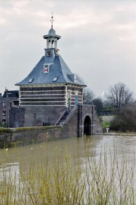 Hoog water in 1995 bij het Dalempoortje