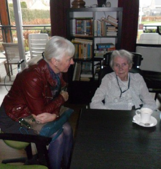 Ans met haar moeder (95) in De Laakse Hof