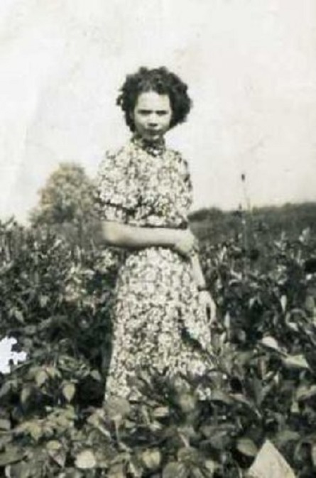 Ans' moeder in 1940, toen ze twintig was