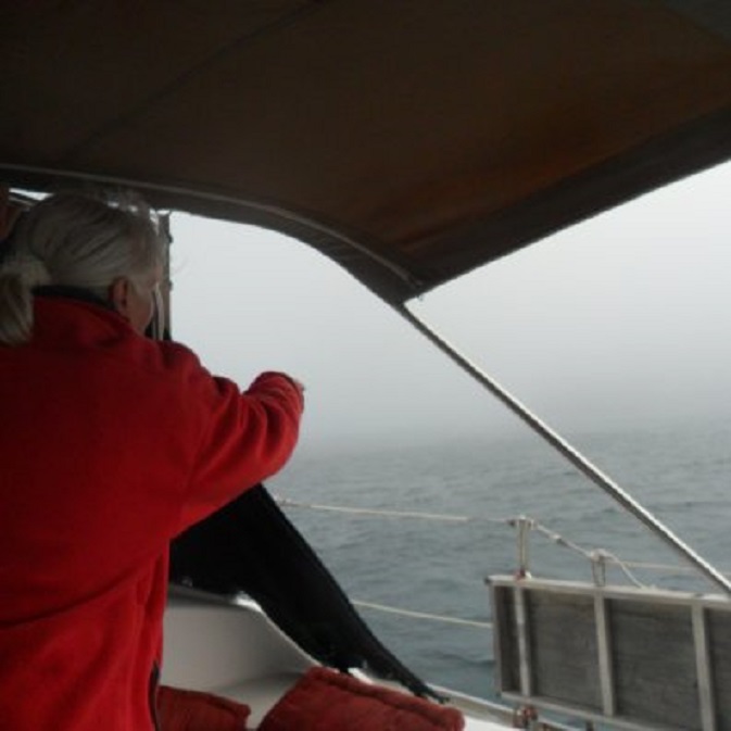 In de dichte mist ontwaart Ans opeens de donkere contour van Kaap Sao Vincente